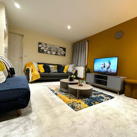 Large Cosy 2 Bedroom Ground Floor Flat In Stevenage Sg1 Sleeps 4-5 Free Parking Экстерьер фото