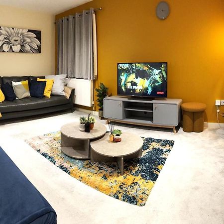 Large Cosy 2 Bedroom Ground Floor Flat In Stevenage Sg1 Sleeps 4-5 Free Parking Экстерьер фото