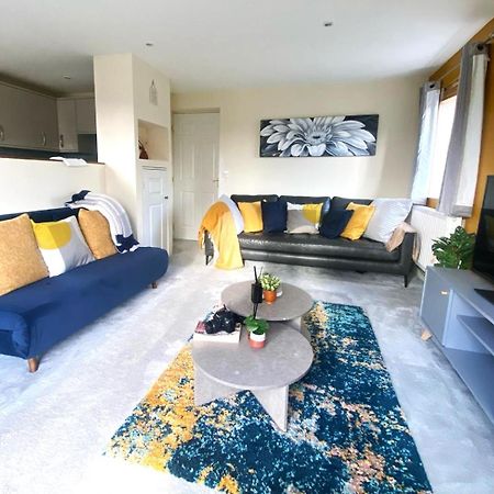 Large Cosy 2 Bedroom Ground Floor Flat In Stevenage Sg1 Sleeps 4-5 Free Parking Экстерьер фото