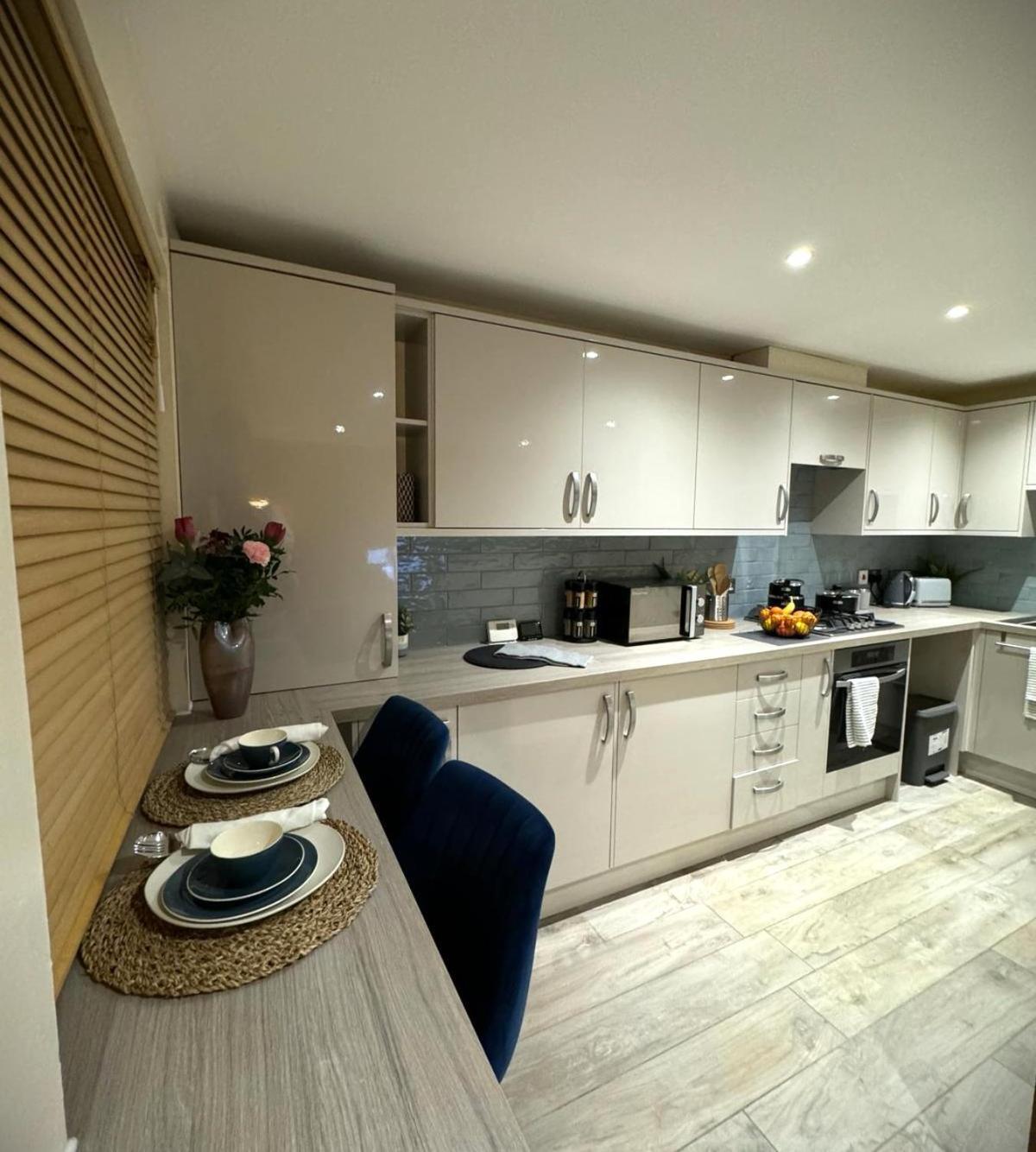 Large Cosy 2 Bedroom Ground Floor Flat In Stevenage Sg1 Sleeps 4-5 Free Parking Экстерьер фото