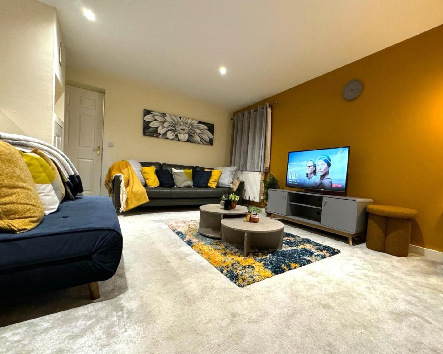 Large Cosy 2 Bedroom Ground Floor Flat In Stevenage Sg1 Sleeps 4-5 Free Parking Экстерьер фото