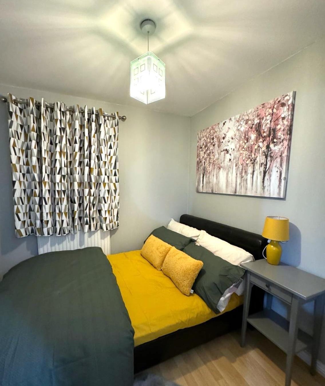 Large Cosy 2 Bedroom Ground Floor Flat In Stevenage Sg1 Sleeps 4-5 Free Parking Экстерьер фото